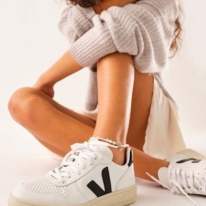 Veja V-10 Sneakers